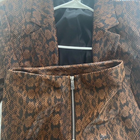 Brown snakeskin blazer set - Picture 3 of 3